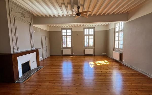 Appartement à louer    4 pièces • 162,20 m2 Caussade