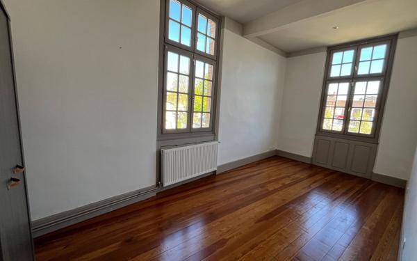 Appartement à louer    4 pièces • 162,20 m2 Caussade