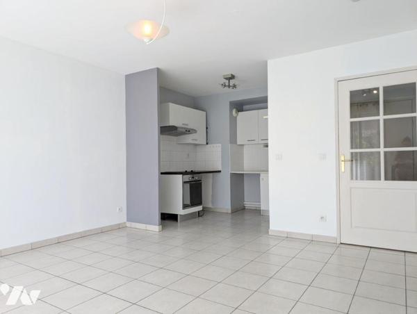 VILLEURBANNE / APPARTEMENT T2 43m² AVEC BALCON  + CAVE + GARAGE