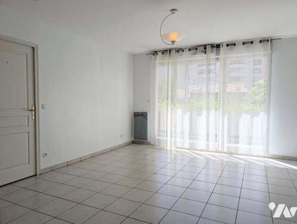 VILLEURBANNE / APPARTEMENT T2 43m² AVEC BALCON  + CAVE + GARAGE