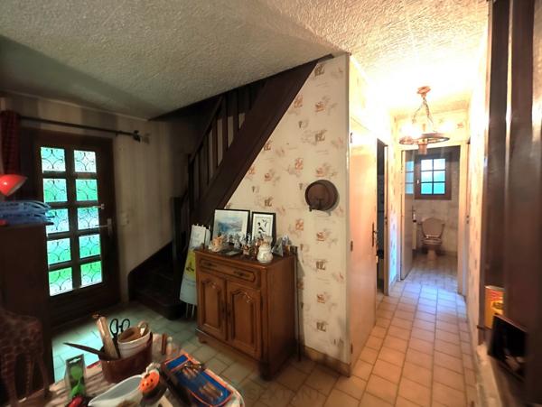 Agréable maison à rafrachir sur sous-sol complet