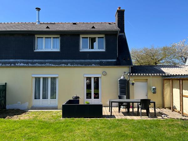 MAISON A VENDRE BOURG TOUS COMMERCES,JARDIN, DEUX CHAMBRES