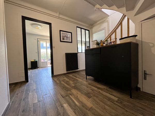 MAISON A VENDRE BOURG TOUS COMMERCES,JARDIN, DEUX CHAMBRES