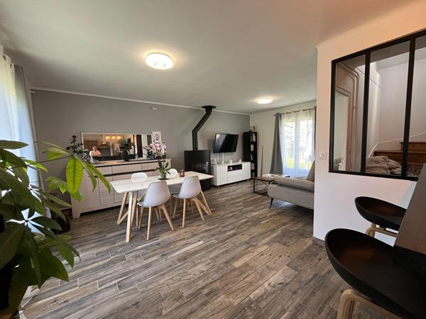 MAISON A VENDRE BOURG TOUS COMMERCES,JARDIN, DEUX CHAMBRES