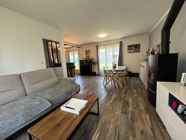 MAISON A VENDRE BOURG TOUS COMMERCES,JARDIN, DEUX CHAMBRES