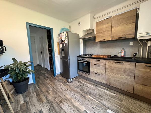MAISON A VENDRE BOURG TOUS COMMERCES,JARDIN, DEUX CHAMBRES