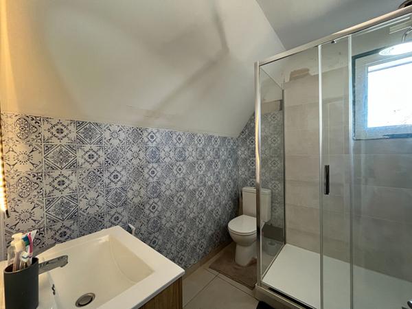 MAISON A VENDRE BOURG TOUS COMMERCES,JARDIN, DEUX CHAMBRES