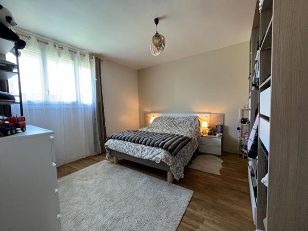 MAISON A VENDRE BOURG TOUS COMMERCES,JARDIN, DEUX CHAMBRES