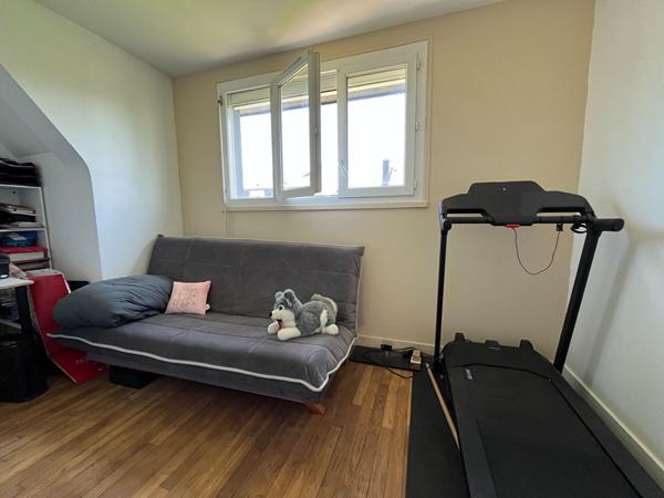MAISON A VENDRE BOURG TOUS COMMERCES,JARDIN, DEUX CHAMBRES