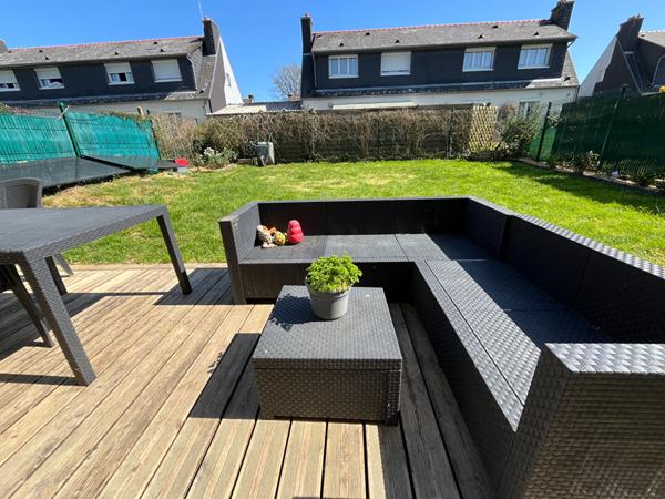MAISON A VENDRE BOURG TOUS COMMERCES,JARDIN, DEUX CHAMBRES