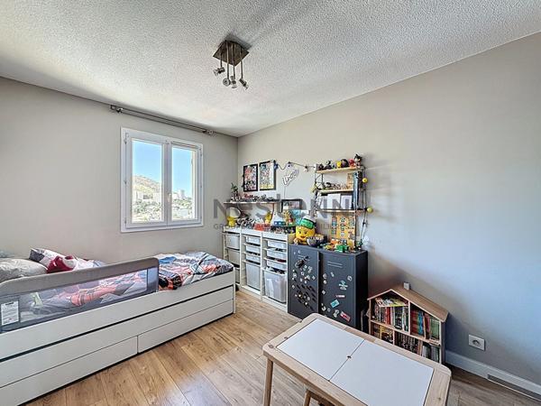 Maison T4 de 110m2 sur un terrain de 240m2- Double box fermé - SECTEUR LA VALENTINE