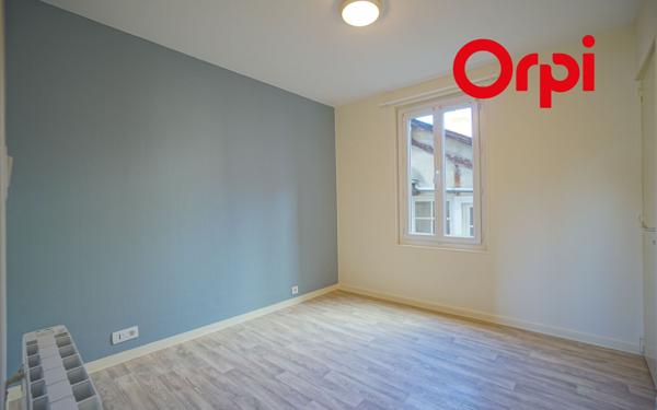 Immeuble à vendre    8 pièces •  Bernay