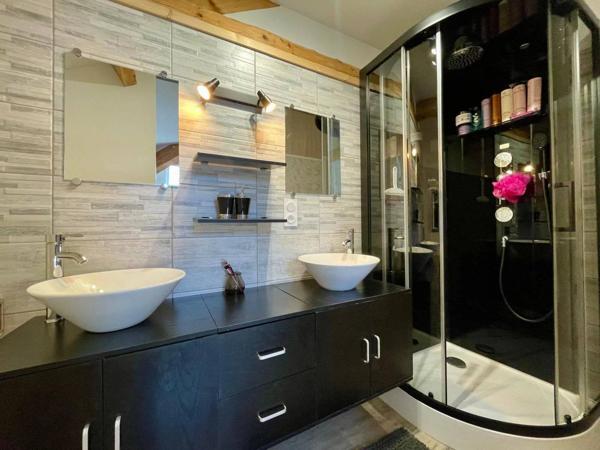 Aussillon 81200 – Elégante maison et appartement rénovés avec terrain et piscine