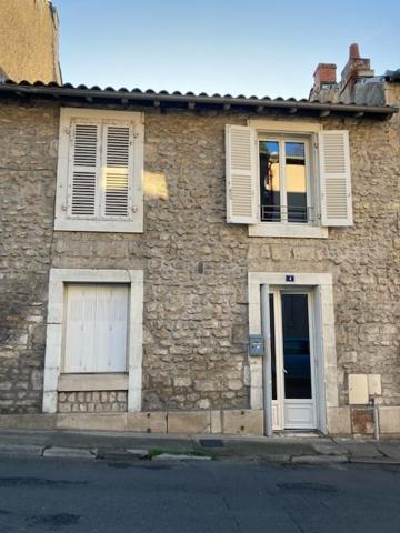 MAISON DE VILLE AVEC COUR ET GARAGE