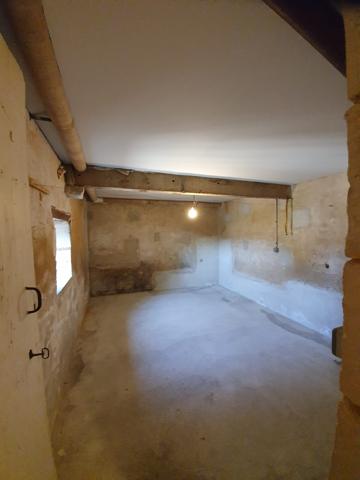 MAISON DE VILLE AVEC COUR ET GARAGE