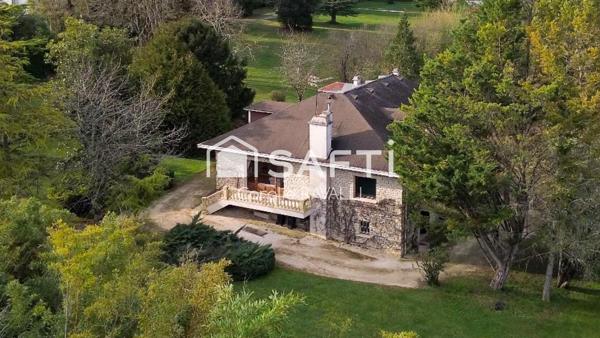 Propriété en pierre avec parc exceptionnel de 4,2 hectares au cœur de Nersac