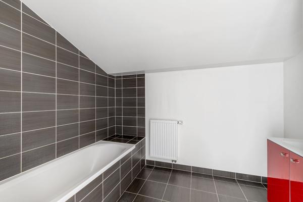 Appartement Bègles 4 pièces avec terrasse de 100 m2 et 2 places de parking