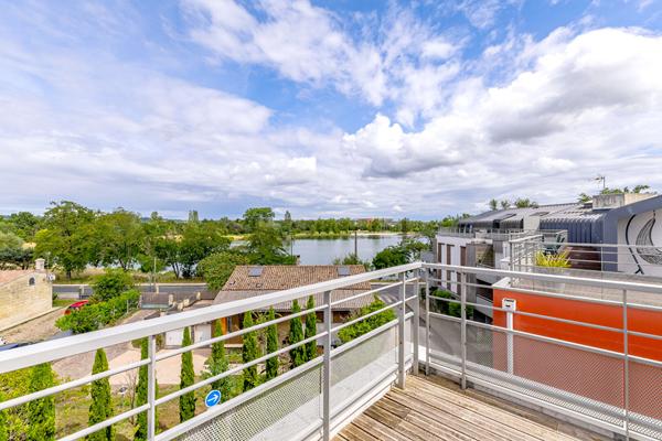 Appartement Bègles 4 pièces avec terrasse de 100 m2 et 2 places de parking