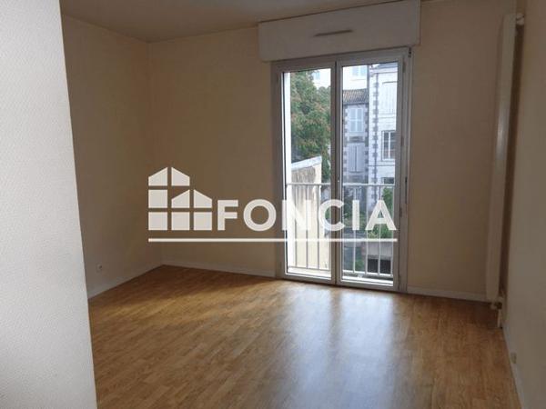 Location Appartement 4 pièces 84.32 m² - 39 RUE RENAUDOT Poitiers 86000