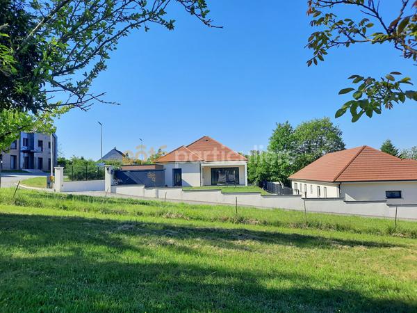 Vente
                Maison135,66 m² - 4 Pièces -
                    DOLE (39100)