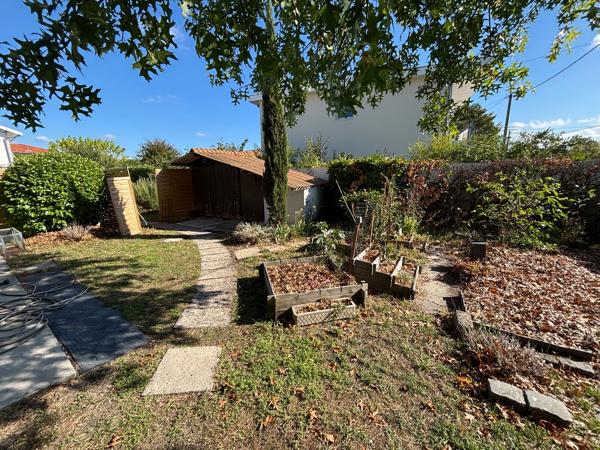Bureau à louer à Pessac bâtiment indépendant avec jardin privatif