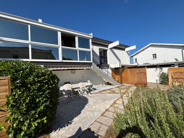 Bureau à louer à Pessac bâtiment indépendant avec jardin privatif