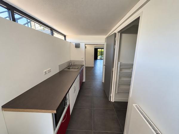 Bureau à louer à Pessac bâtiment indépendant avec jardin privatif