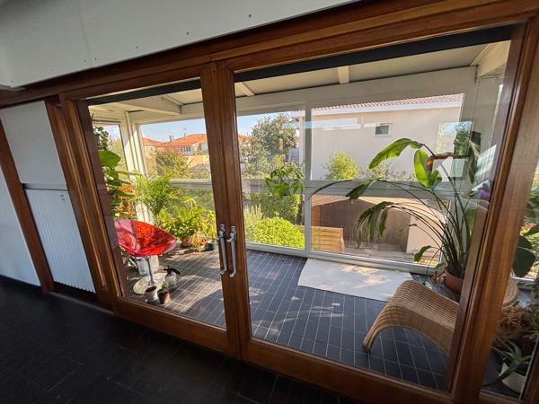 Bureau à louer à Pessac bâtiment indépendant avec jardin privatif