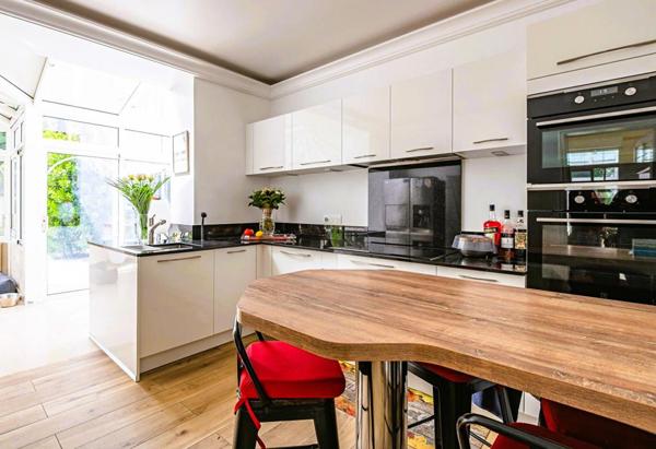 Deux maisons 17 pièces 550 m2 structure équestre parc 1ha