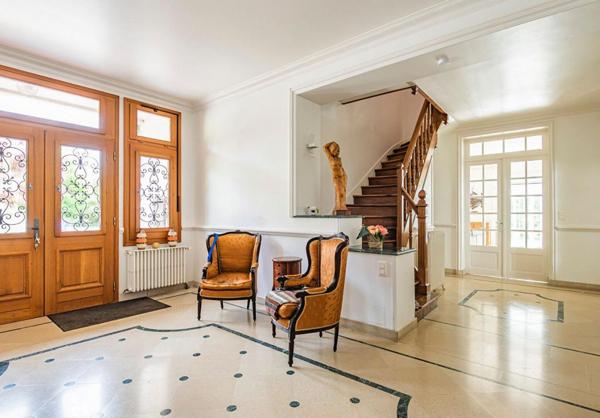 Deux maisons 17 pièces 550 m2 structure équestre parc 1ha