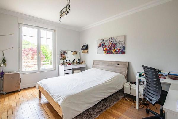 Deux maisons 17 pièces 550 m2 structure équestre parc 1ha