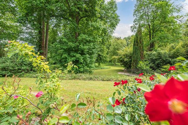 Deux maisons 17 pièces 550 m2 structure équestre parc 1ha