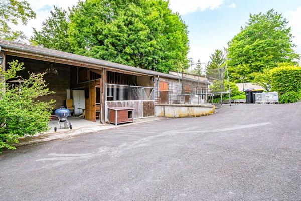 Deux maisons 17 pièces 550 m2 structure équestre parc 1ha