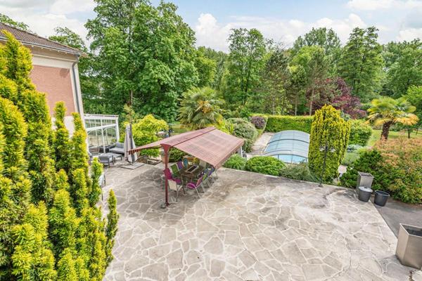 Deux maisons 17 pièces 550 m2 structure équestre parc 1ha