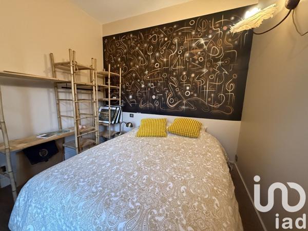 Maison 8 pièces de 240 m² à Lucenay (69480)