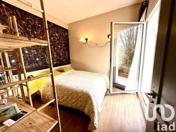 Maison 8 pièces de 240 m² à Lucenay (69480)