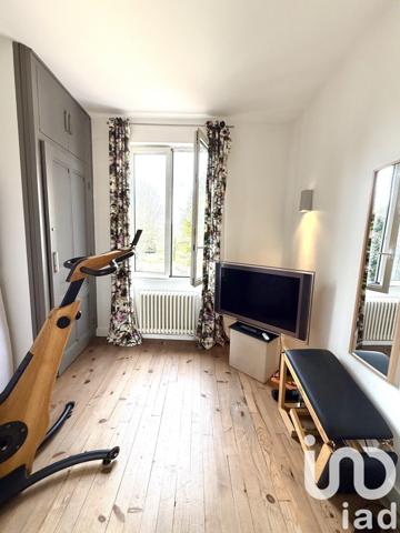 Maison 8 pièces de 240 m² à Lucenay (69480)