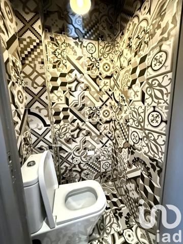 Maison 8 pièces de 240 m² à Lucenay (69480)