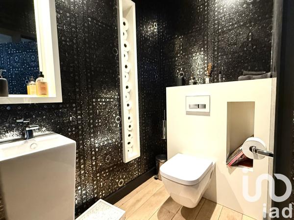 Maison 8 pièces de 240 m² à Lucenay (69480)