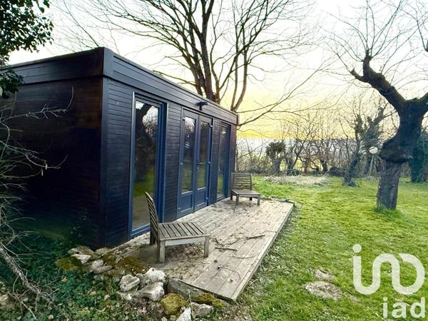 Maison 8 pièces de 240 m² à Lucenay (69480)