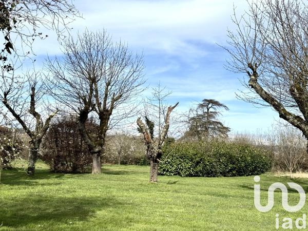 Maison 8 pièces de 240 m² à Lucenay (69480)