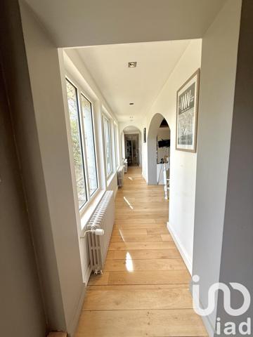 Maison 8 pièces de 240 m² à Lucenay (69480)