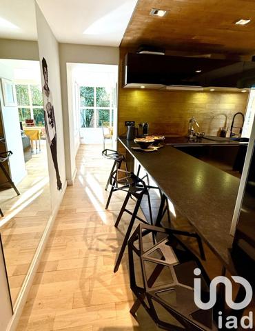 Maison 8 pièces de 240 m² à Lucenay (69480)