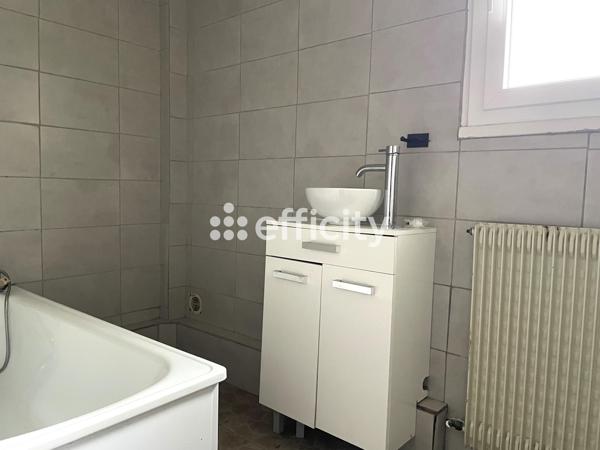 Maison
         4 pièces
        - 82 m² Exclusivité 155 000 € *