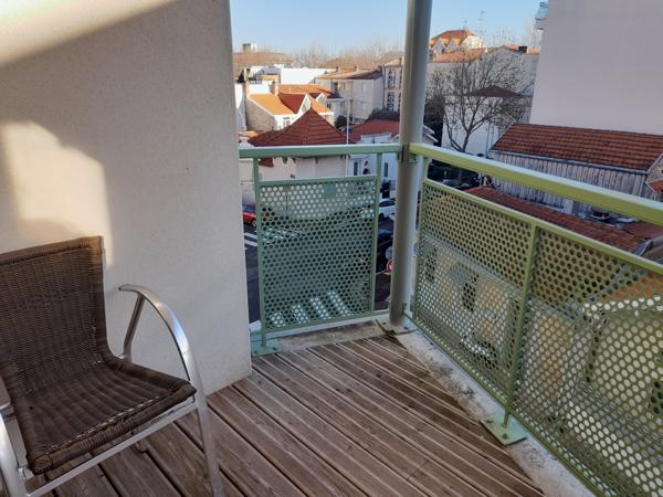 Appartement
                                                                                                                                                                                                                                                                                                                        3 pièce(s)                                                                                                                                                                                                          2 chambre(s)                                                                                                                                                                                                          72  m²