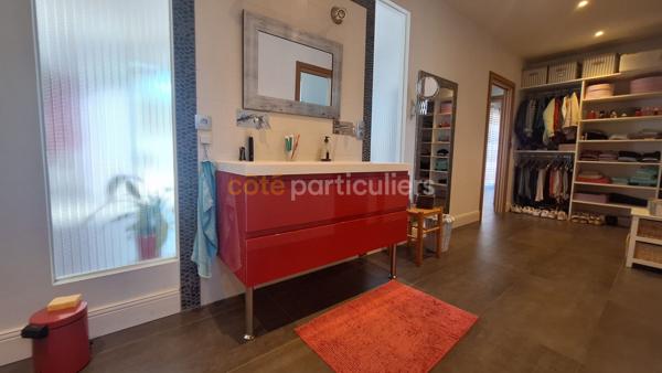 Vente
                Maison290 m² - 5 Pièces -
                    ETAULES (17750)