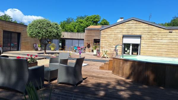 Vente
                Maison290 m² - 5 Pièces -
                    ETAULES (17750)
