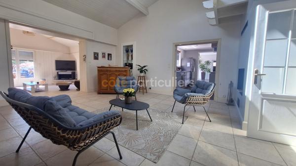 Vente
                Maison290 m² - 5 Pièces -
                    ETAULES (17750)