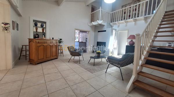Vente
                Maison290 m² - 5 Pièces -
                    ETAULES (17750)