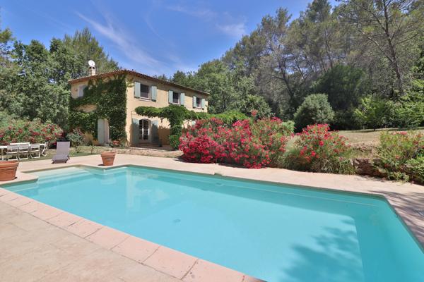 Bastide de charme 4 chambres Terrain 7200m2 Piscine Calme Plein sud